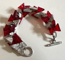 Bracelet BICHE DE BERE Moderniste Pâte de Verre Rouge.