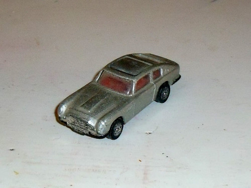 Corgi junior aston martin - corgi,