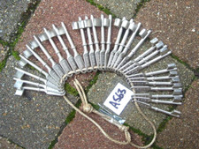 LOT A563 DE 28 EBAUCHES DE CLÉ CLÉS CLEFS CLEF ANCIENNES KIS DE PORTE SERRURE