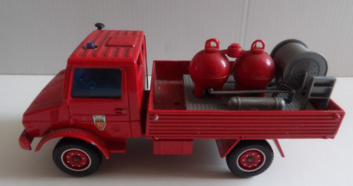 Mercedes unimog pompiers - 1/50,