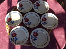 7 Assiettes à Dessert KG