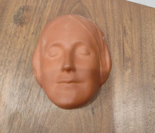 Goldscheider   ???    Tête de femme en faïence