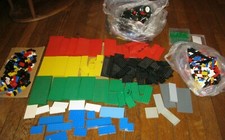 LOT LEGO 500 BRIQUE PIECE ROUE PNEU JANTE VOITURE PLAQUE VEGETATION VELO BATEAU