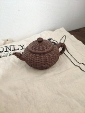 Théière en terre cuite Yixing signé