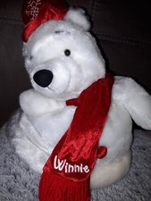 Peluche Cloche Winnie Blanc Echarpe et Bonnet Rouge  Hiver  Disneyland tbe 