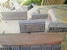 tampons de nom en métal fonte de fer