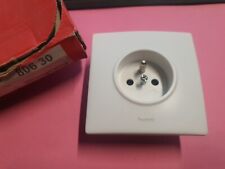 Legrand 80630 - Prise de courant 2P+T LEGRAND NEPTUNE avec griffes bornes Auto