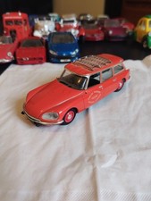 voiture miniature de pompiers ambulance ID 20 BREAK de 1972