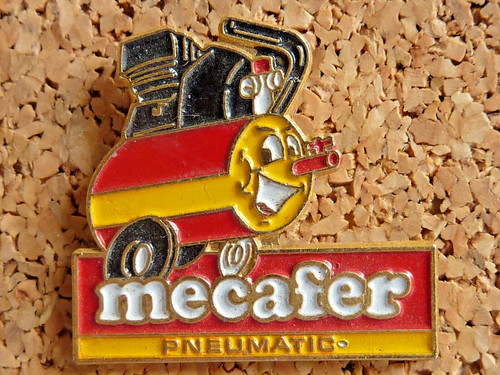 Pin pins badge automobile - pin's,