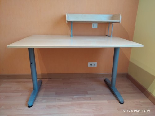 Bureau ikea très bon état - très,