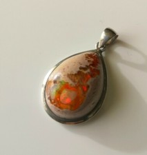 BEAU Pendentif en Opale sur