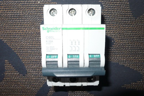 Disjoncteur triphase 32a - triphase,
