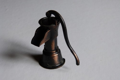 Taille crayons ancien copie - taille-crayons, "copie