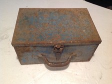 Coffret ancien de plomberie pour emboîture, cintreuse, collet battu ou autre ?