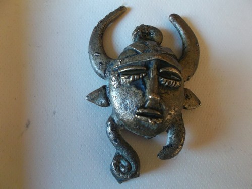 Ancien petit masque en - 1,