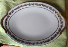 Plats de service en porcelaine