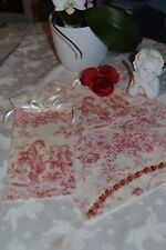 pochette en coton inspiration toile de Jouy pour ranger la lingerie écru  rouge