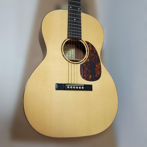 Guitare acoustique artisanale