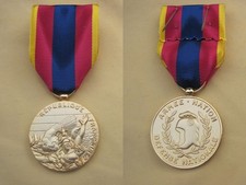 Médaille  Défense Nationale Échelon Or   neuve taille Ordonnance