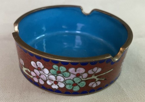 Petit cendrier cloisonné