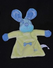Peluche doudou chien plat TIAMO Collection vert bleu os cocard grelot TTBE