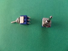  LOT. 2 INTERRUPTEURS INVERSEURS BIPOLAIRES . A BASCULE 125 V 6 A . 250 V 3 A.