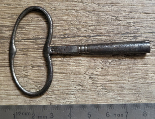 Ancienne clef carrée 8 - ancienne,