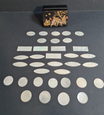 Ancien Jeton en Nacre. Jeu 19ème siècle. lot de 35 jetons. Boite en carton maché