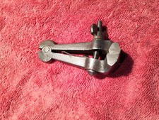 Ancien petit étau d'établi, étau de bijoutier , étau à main en fer forgé. lot 71