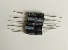Lot de 10 condensateurs