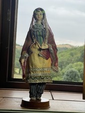 Ancienne Poupée De Chiffons Indienne  Sur Socle Bois