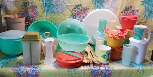 Huge lot assorted tupperware - lot,