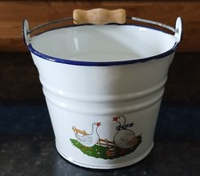Joli seau en tôle émaillée