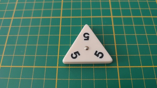 Pièce triangulaire 5 - ,