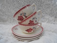 très jolies tasses , sous