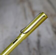 STYLO PLUME LAMY SAFARI EN RESINE JAUNE METALLISE - PLUME METAL TAILLE MOYENNE