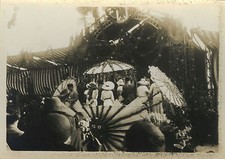 PHOTO ANCIENNE - VINTAGE SNAPSHOT - SPECTACLE CHAPEAU MODE VILLEFRANCHE SUR MER