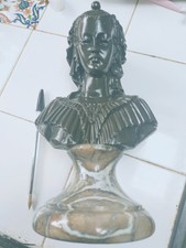 Buste femme sur marbre