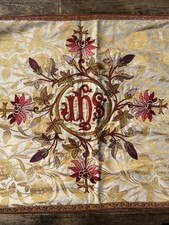 Devant D'Autel Linge Sacré