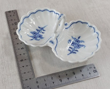 Ancien saleron, décor Blue Onion, en porcelaine de Tchécoslovaquie / Czech