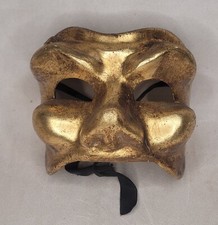 masque theatral vénitien docteur contre la peste fait maint carnaval venise