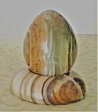 * OEUF et SON SUPPORT EN ONYX VERITABLE * strates -vert- beige et marron