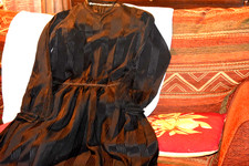 Vêtement ancien :Robe noire vintage rayures ton sur ton