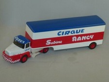 Camion unic izoard semi - camion,