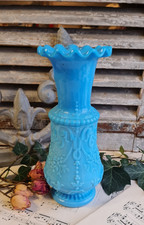 ANCIEN VASE EN OPALINE DE