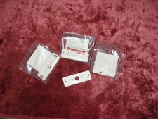 Un plastron de fixation pour