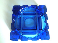 cendrier ancien verre moulé pressé bleu art deco