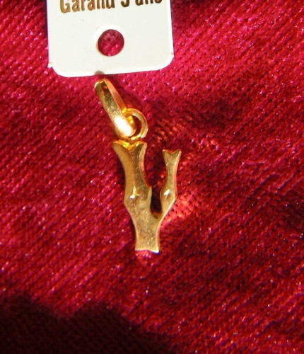 Pendentif plaque lettre v - plaque,