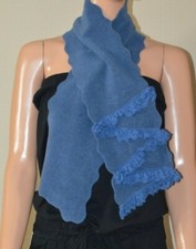 Echarpe bleue en polaire & broderies GANTEB'S