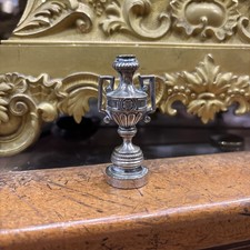 rare sceau cachet cire XIXe en forme de vase urne medicis